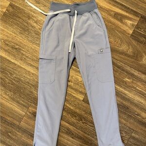 Figs Women's Scrub Pants in Light Gray